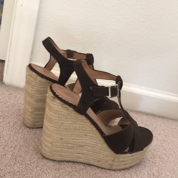 Brown strappy wedges - Picture 2 of 3